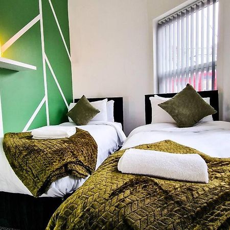 דירות ליברפול Beautiful Flat On Breck Road מראה חיצוני תמונה