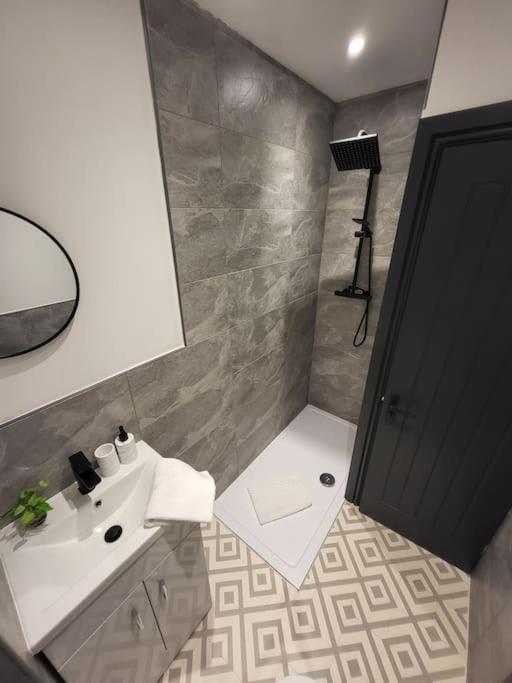 דירות ליברפול Beautiful Flat On Breck Road מראה חיצוני תמונה