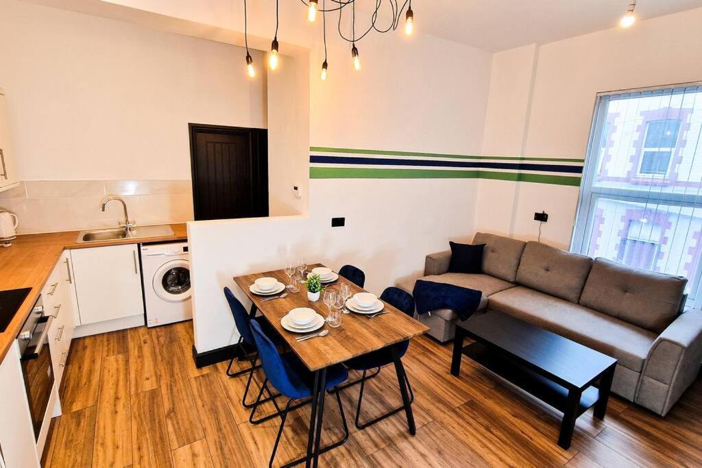 דירות ליברפול Beautiful Flat On Breck Road מראה חיצוני תמונה